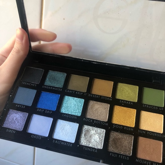 eyeshadow palettes - Picture 3 of 4